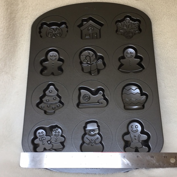 $10 or 3/$20 Holiday Christmas Themed Cookie or Treat Pan by Wilton - Picture 8 of 8
